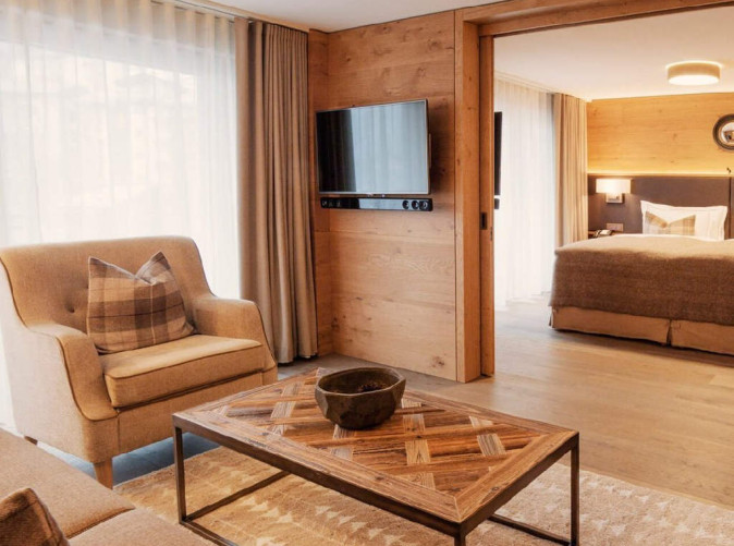 0031_The Capra Saas Fee_Schoene Aussichte Touristik_capra_accommodation_signature_suite_gallery_2-1600x800